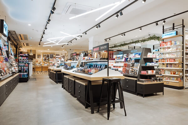 interior decoration cosmetic shop