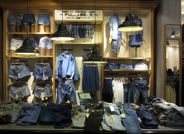 slatwall clothing display