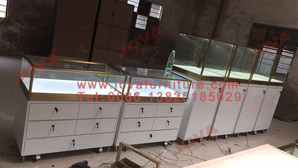 jewelry store showcases