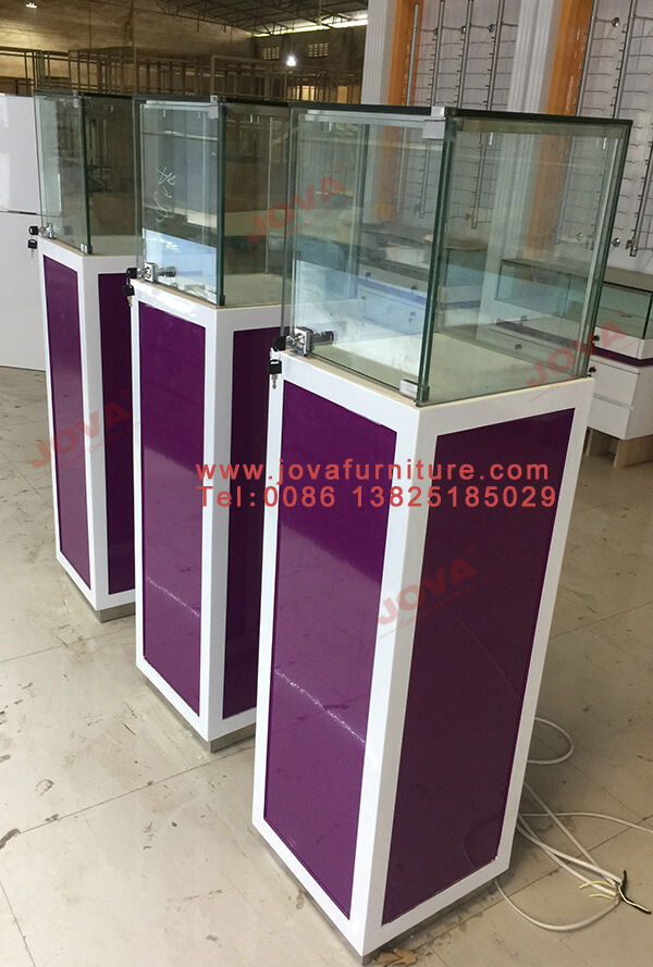 pedestal display for optical
