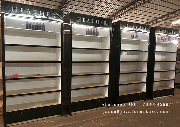 يعرض الجدار لمستحضرات التجميل