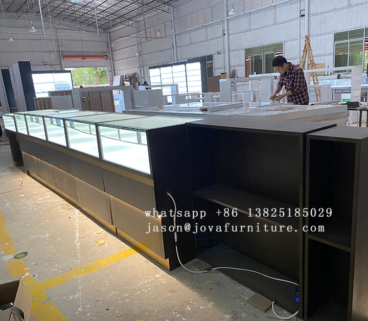 مصنعي معارض المجوهرات