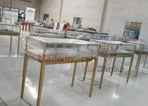 متجر المجوهرات المعدنية والزجاج والأثاث والمجوهرات